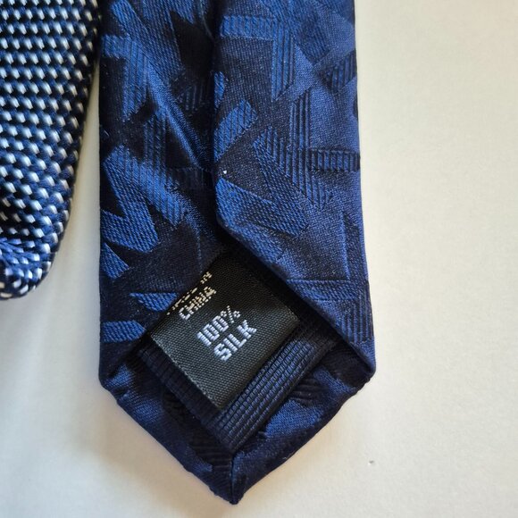 Michael Kors Navy 100% Silk Tie - Picture 5 of 7
